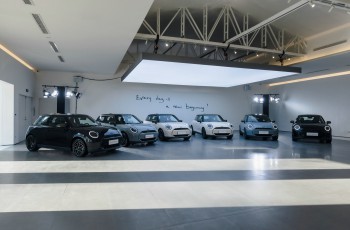 6.98万元起！国民创富微客新标杆—五菱荣光纯电版正式上市